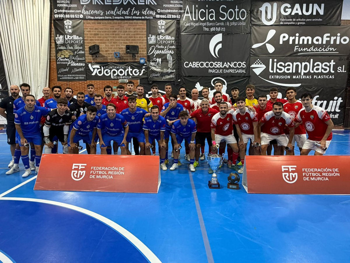 ffrm_es's tweet photo. 📸🫂 ¡Tradicional foto de familia en Librilla!

@PR7MurciaFS 🤝 @torrepachecofs

#SupercopaFS 🏆 https://t.co/x8TT3wIodQ