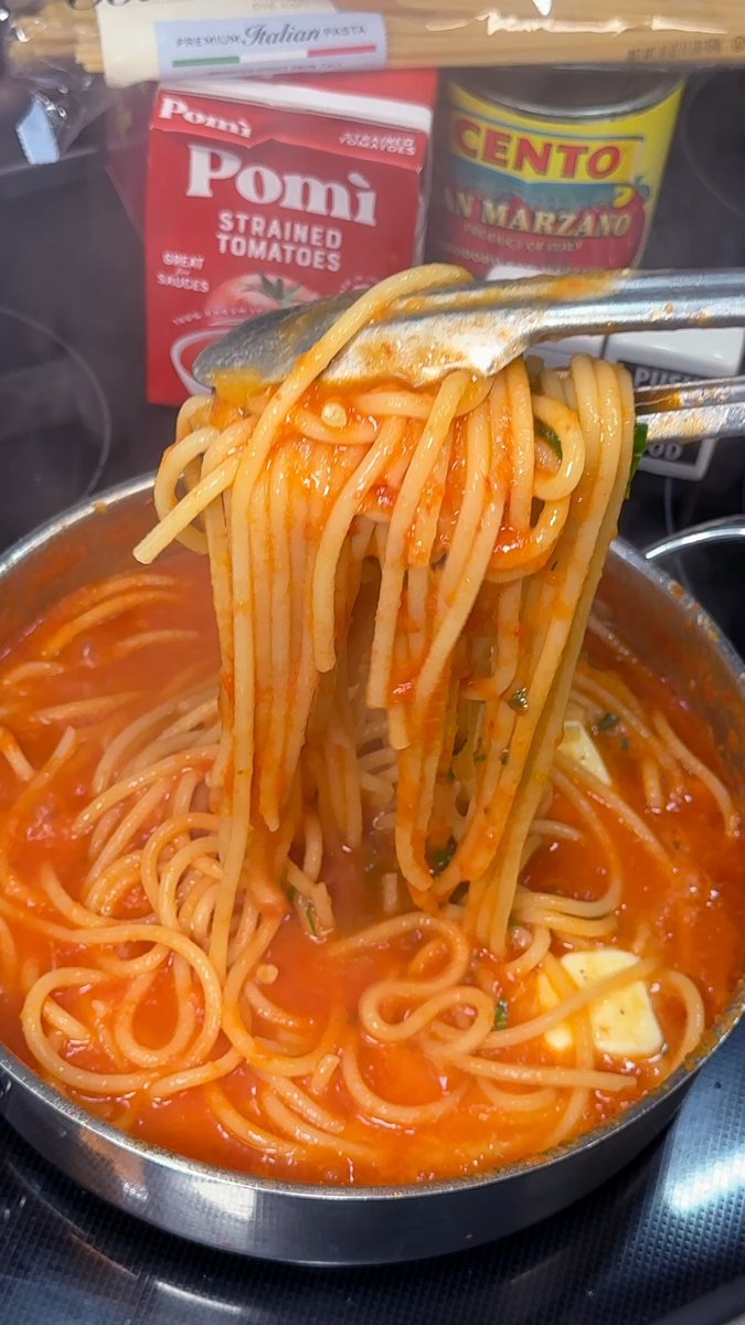 HomeCookinWell's tweet photo. A hand crank food mill like my mother used, turns the last tomatoes of summer into fresh tomato sauce quickly. HomeCookin' is the ultimate fine cuisine because it's customized specifically for the people you love the most. https://t.co/gODhRh1zwJ