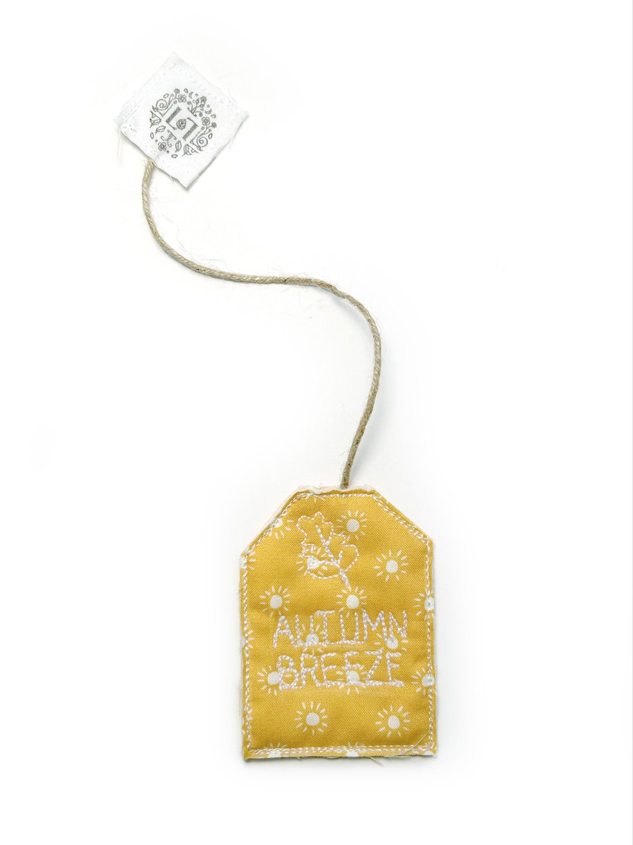 fadmarket's tweet photo. #FADMakerSpotlight 🫖 Meet Leaves of Leisure Tea, a woman-owned herbal tea brand inspired by the little things that make us slow down and enjoy the moment.
And yes, that tiny Autumn Breeze tea bag is a bookmark. 📖

Find them this Sunday at Open Streets on Montague!

⏰ 12–6pm https://t.co/eYWa9Cy0Xz