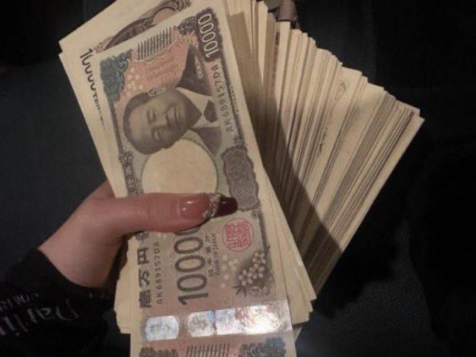 PayPay383's tweet photo. 今日は誰にしようかな…？

①助けてください
②大丈夫 https://t.co/MPsembegOi