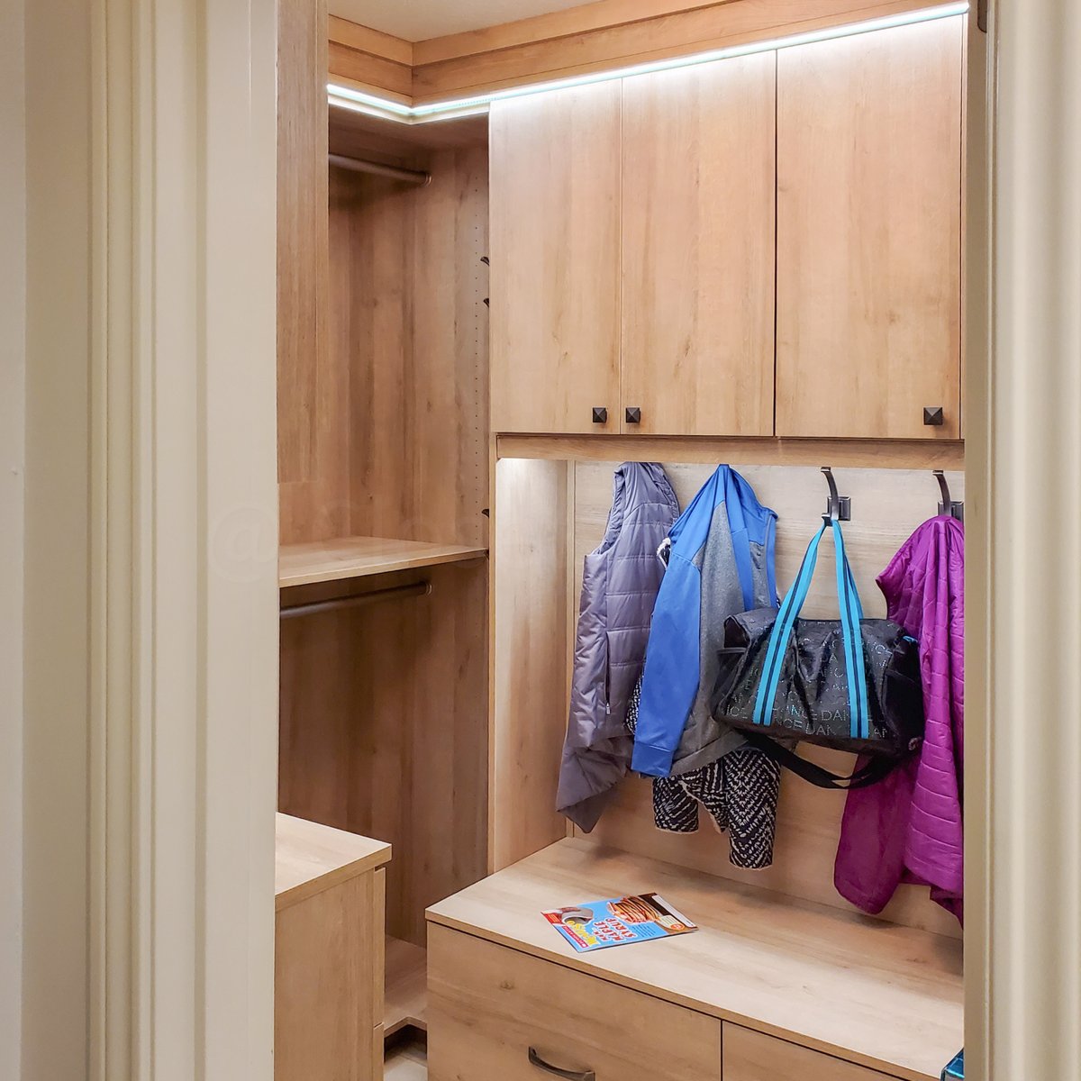 ClosetsToGo's tweet photo. Check out this custom entryway closet with built-in custom LED Lighting! Let the LUXURY-DIY Closet Pros build your next  customized space! https://t.co/RgfEYKlya2