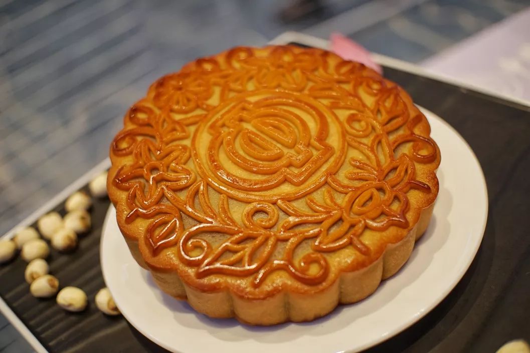 ohios31229's tweet photo. May the twinkle of the lanterns light up your warm Mid-Autumn!  Mooncakes u0026 moments with loved ones—nothing better. https://t.co/AUNzVEadxn
