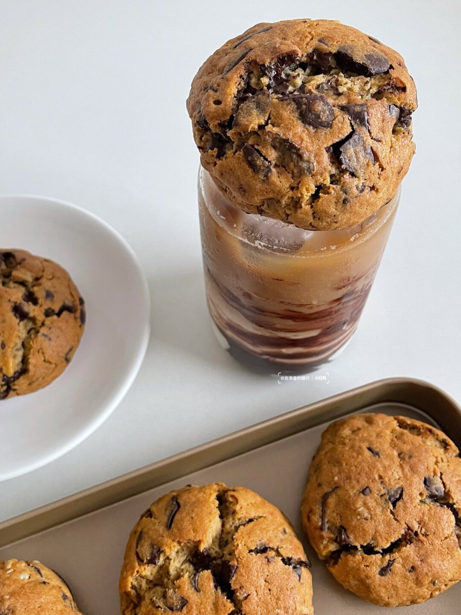 mimid930484's tweet photo. Our next-door neighbors brought over homemade chocolate chip cookies for the rainy afternoon! Small joys make big vibes. https://t.co/kUZhorGLnD