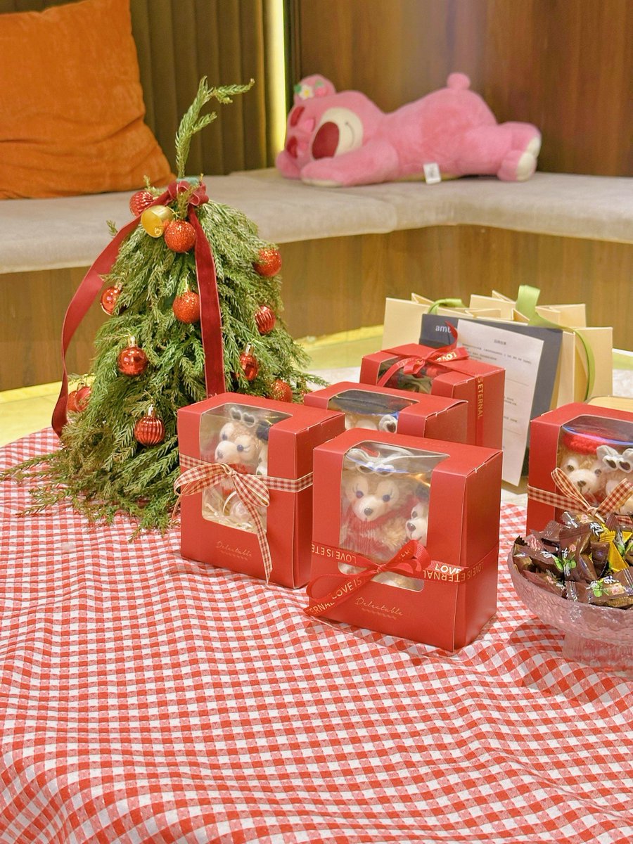 softh276357's tweet photo. Today’s the day to wrap the season with joy, hot cocoa and cozy laughs! https://t.co/ypqRsWL7C8
