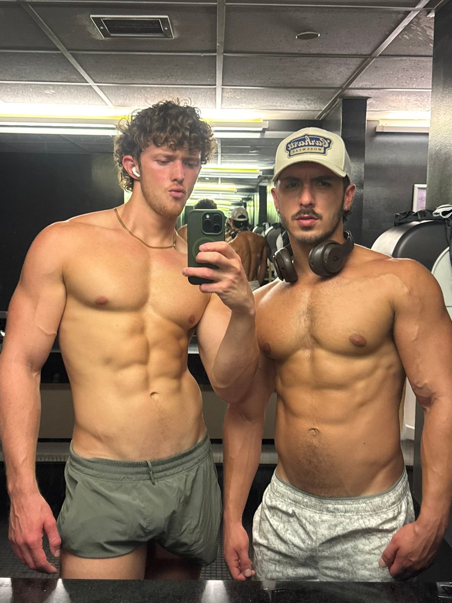 chelepaegel21's tweet photo. dont even think about checking the comments unless ur ready for a lil temptation 👀 https://t.co/djTxHfsUd4