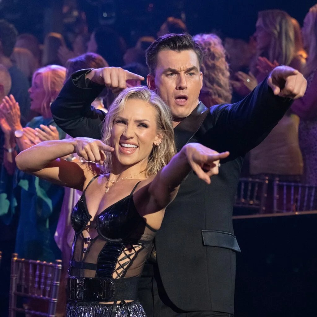 ScottxBronson's tweet photo. 📺📺 https://t.co/4uh3EQSyTN DWTS’ Derek Hough Calls Tyler Cameron the Wrong Name On-Air : https://t.co/EIyF55QOCl
Please follow me on X for more great stories😀👍 https://t.co/0p2SShlK5w