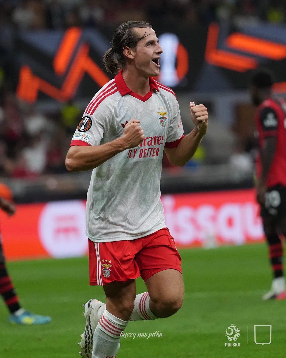 LaczyNasPilka's tweet photo. 🇵🇱 Jakub Kamiński z golem i asystą na San Siro w starciu z AC Milan w ramach Ligi Europy! 🔥⚽️🅰️

📸 East News https://t.co/8P0d8uQJzY
