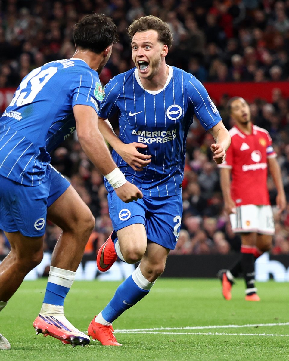 brfootball's tweet photo. 10': Man Utd 2-0 Brighton
FT: Man Utd 2-3 Brighton

United crash out of the League Cup, losing at home after being up 2-0 for the first time in FIFTY years 🫠⬇️ https://t.co/I6HtRuGtlx