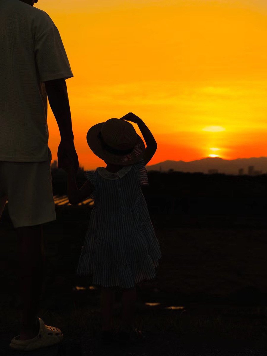 gentr351882's tweet photo. Missing your smile from miles away but today’s sunset looks just like the one we watched together. https://t.co/F9TA0CmEgN
