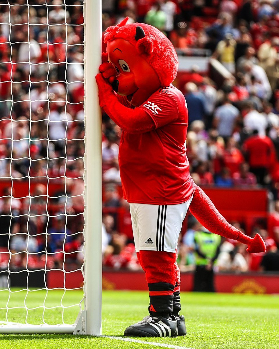 SimplyUtd's tweet photo. Our Old Trafford record is GONE. 💔

For the first time ever, Manchester United have lost at home after taking a 2-0 lead.

From 2-0 to 2-3… this one hurts badly. 😭💔 https://t.co/1CxJoA1Ff5