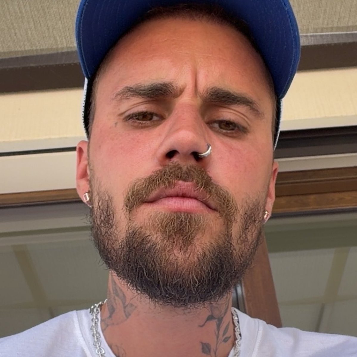 choquei's tweet photo. 🚨FAMOSOS: Justin Bieber está no TOPO da lista para se apresentar no intervalo do Super Bowl 2027, afirma o TMZ. https://t.co/czliV7fBn1