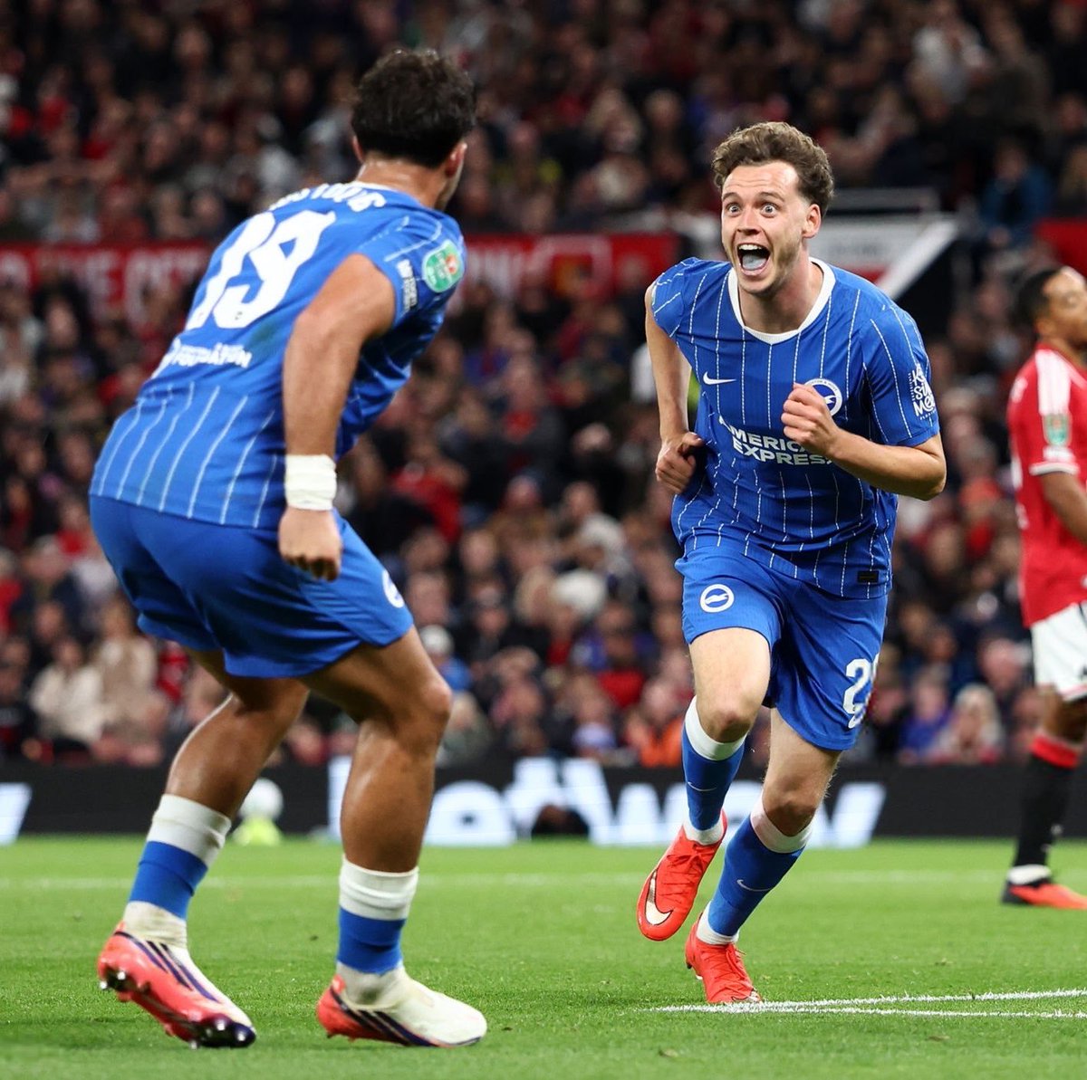 ActuFoot_'s tweet photo. 🚨🚨 MANCHESTER UNITED EST DÉJÀ ÉLIMINÉ DE L’EFL CUP !!!! 👋

BRIGHTON A REMONTÉ UN 2-0 À OLD TRAFFORD ET SE QUALIFIE EN 8es !!!!! 😱💙🤍

Le début de saison est VRAIMENT MOYEN pour les Red Devils :
❌ ÉLIMINÉ de l’EFL Cup
🥶 4 points sur 12 en Premier League https://t.co/vDwY7tW7JI
