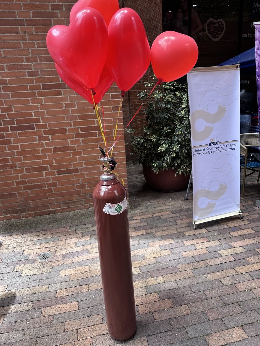 GasesANDI's tweet photo. En Amor y Amistad, realizamos una jornada de sensibilización sobre el uso de helio para el inflado de globos y los riesgos de utilizar otros gases inflamables
Invitamos a los ciudadanos a comprar en establecimientos que emitan factura y solicitar el certificado del gas
#GasesANDI https://t.co/yKuHfzXXX0
