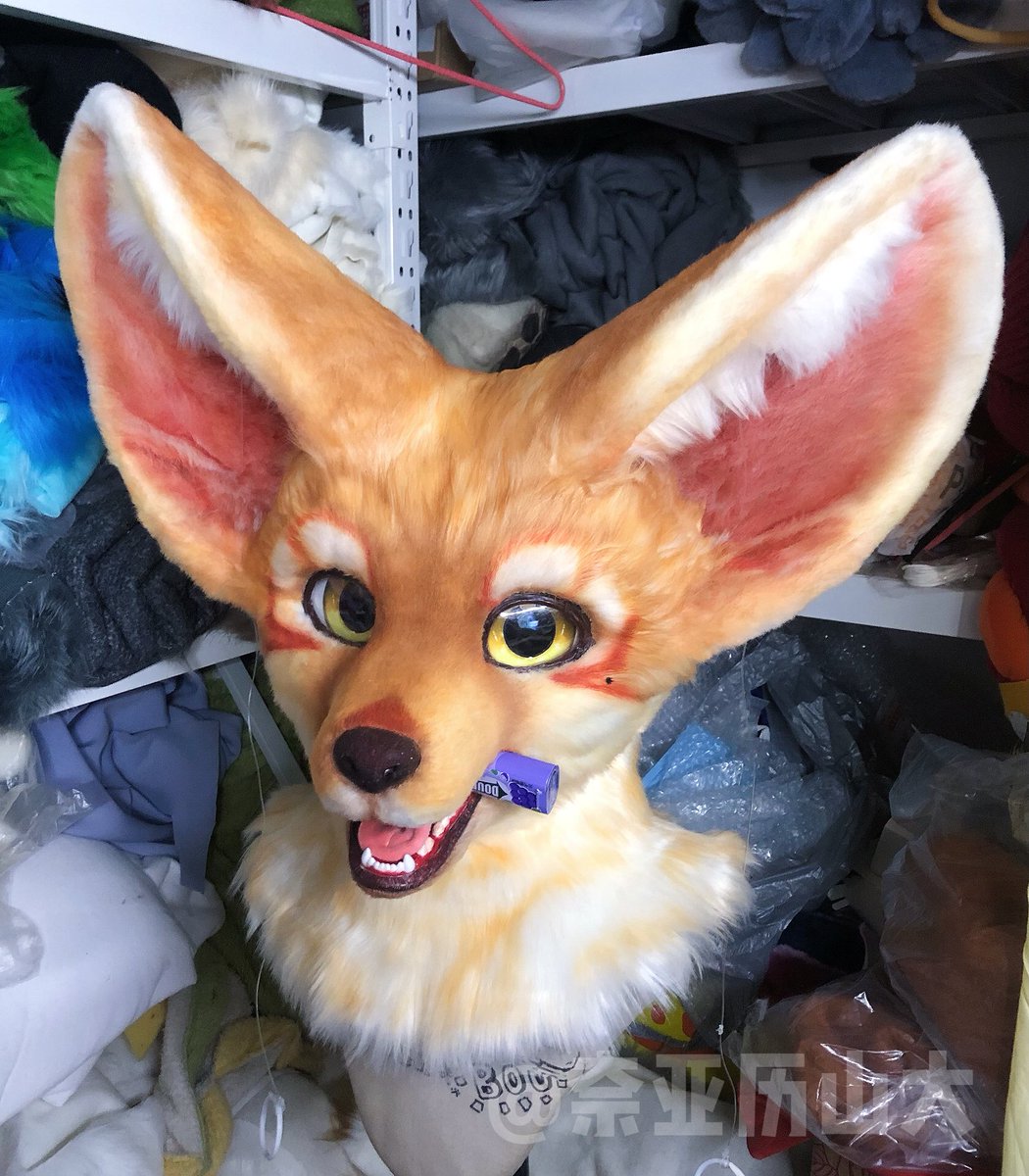 Anason_2333's tweet photo. 🪡🦊It’s finished! It’s a fennec fox! It looks super cute even without hair ☺️ I really loved how it looked hair‑free, so I made detachable hair for it! 😆
#fursuit 
#realisticfursuit 
#fursuitcommissions https://t.co/5r32pW7jST