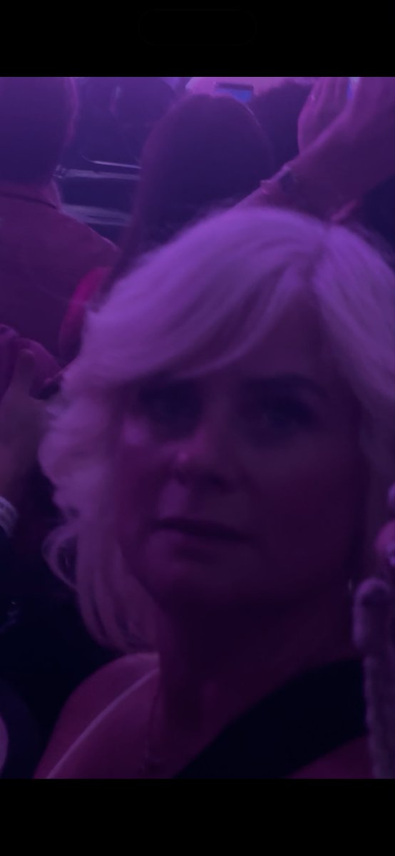 ClaireRFans's tweet photo. @sweetlush36 @EllJPowellx @HilaryDuffPR @HilaryDuff You can’t even spell. And why are you 50 at a concert and you don’t know any of the songs? You look like a mess darling. PS, please cover up next time. No one wants to see ALL of that. Your sunburn was insane too!! Peroxide chav. No room for mouthy racists who laugh at disability https://t.co/MtsSg0UgNi