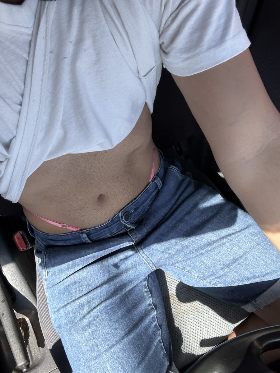 Kenw9q's tweet photo. Hoy voy así con la tanga puesta en Asuncion por si hay macho desatendido por el centro. https://t.co/JQOsglUKOe