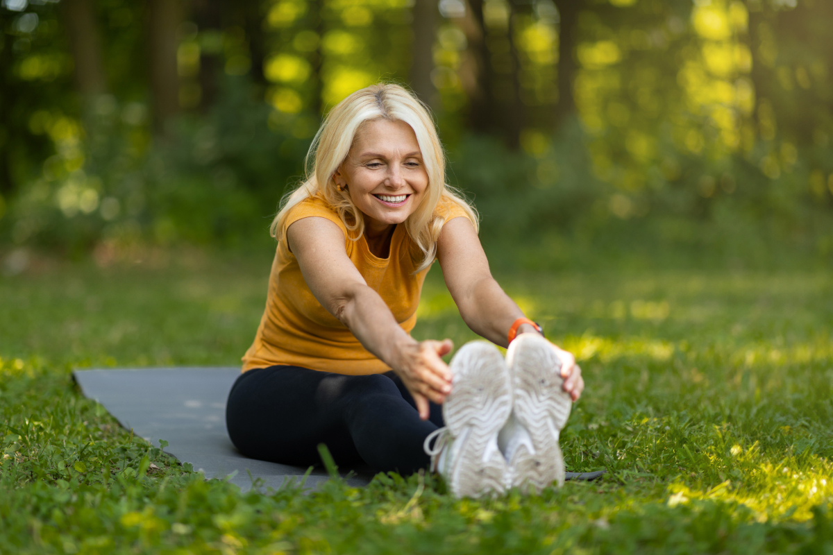 yoooohkh's tweet photo. Small daily wins add up! 10 mins of stretching after work = less stiffness, better sleep quality. Let’s prioritize gentle movement over intense workouts this week. https://t.co/Z2SIaSTJ1U