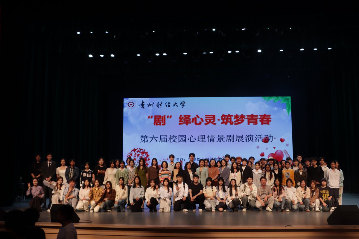 amirb623304's tweet photo. Senior year wrap-up  Walked across the stage, hugged my people, and held onto every messy, perfect memory. Next stop: whatever comes next—ready to chase it all! https://t.co/EQAq7m6uNF