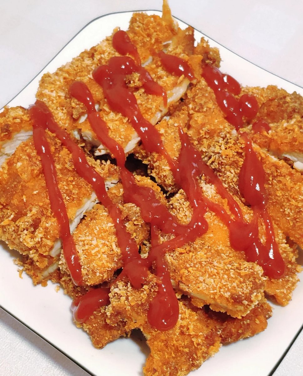 wondx142883's tweet photo. Craving crispy street snacks Today’s pick: golden Taiwanese fried chicken cutlets, hot off the cart with a dash of cumin—the perfect savory bite for a walk!， https://t.co/AvRTdUOK2v