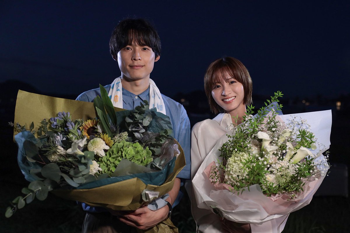 modelpress's tweet photo. SixTONES松村北斗＆岡崎紗絵
土ドラ「告白」揃ってクランクアップ💐

松村「周りからいただく評判がすごく良くて」
岡崎「お松（松村）にもすごく支えてもらい」

📺️19日（土）よる9時～いよいよ最終回
https://t.co/RWKyIGuRSX

#土ドラ告白 https://t.co/tjgPWIX1bj