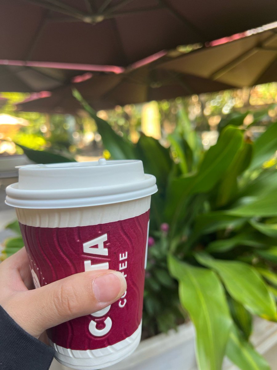 kirsd161938's tweet photo. Just finished a walk in the rain, the cold air on my face mixes with the warm hot cocoa in my hand – small moments that make today feel soft and gentle.， https://t.co/ruWAHLGOGa