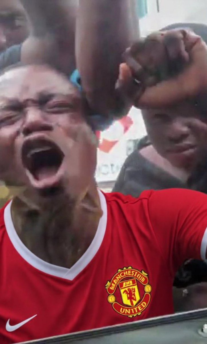 mullerpixels's tweet photo. Supporting this Man United comes with alot of pain.. they been hiding under Arsenal since.. as Arsenal win league their yansh open😂😂😂😭 https://t.co/KcO1yJ77cP