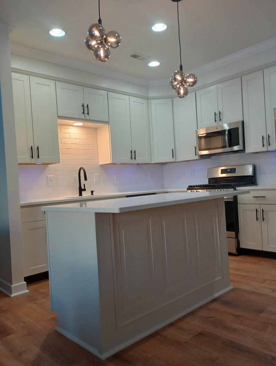 Premiumtilede's tweet photo. Wednesday Wow! 🤩 

A few thoughtful updates can completely change the way a space looks, feels, and functions. 

Book your free estimate with us today!

Visit our website! -> https://t.co/sEsWw06sQo

#bathroom #remodel #kitchen #flooring #deck https://t.co/HJXcoH1KUk