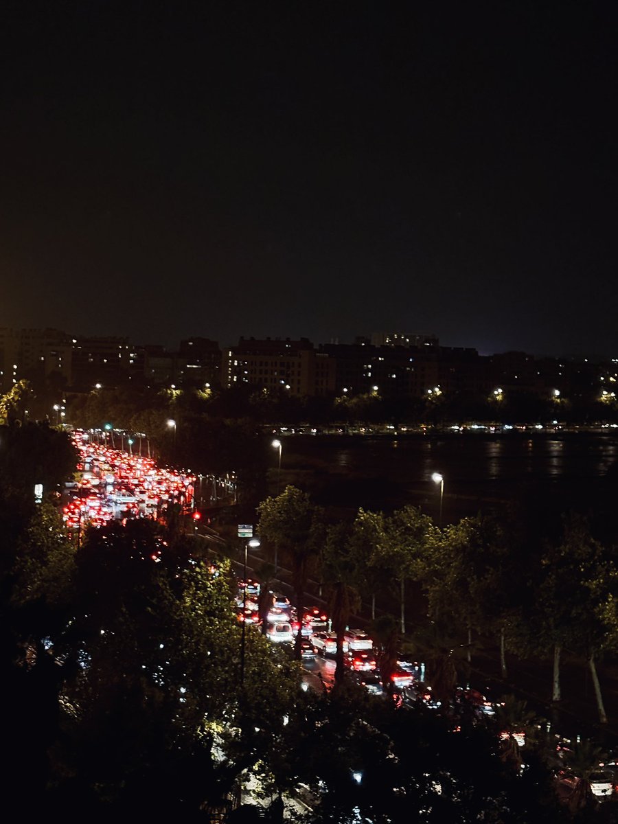 serchicor's tweet photo. 🚨 Així estava la Ronda Nord en el moment que s’ha enviat l’ES-ALERT demanant evitar desplaçaments.

En #València tenim un problema amb el clima i amb la incompetència de la gent que ens governa. https://t.co/f7VNwVoVsD