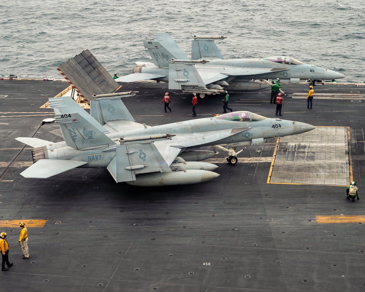 kadonkey's tweet photo. U.S. Navy F/A-18Es assigned to the Dambusters 2SEP26 (navcent) https://t.co/2Dw6JtVTkz