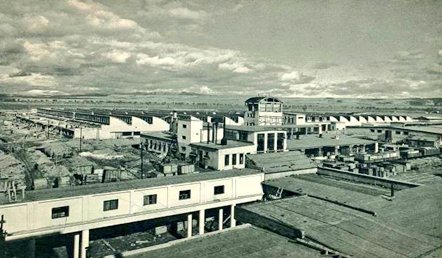 SMEYDAN's tweet photo. Sümerbank Kayseri Bez Fabrikası 16 Eylül 1935'te açıldı.

Genç Cumhuriyet'in "Planlı Devletçi"  kalkınmasının en büyük eserlerinden Sümerbank'ın ilk fabrikalarından Sümerbank Kayseri Bez Fabrikası uzun yıllar boyunca Türk ekonomisine hizmet etti. 

SÜMERBANK Kayseri Bez Fabrikası (Diğer Sümerbank fabrikaları gibi)
sadece Türkiye'nin ekonomik kalkınmasına değil, Cumhuriyet aydınlanmasına da katkıda bulundu. 

Cunhuriyet'in diğer fabrikaları için bkz. 

https://t.co/dFS7dWFIEN