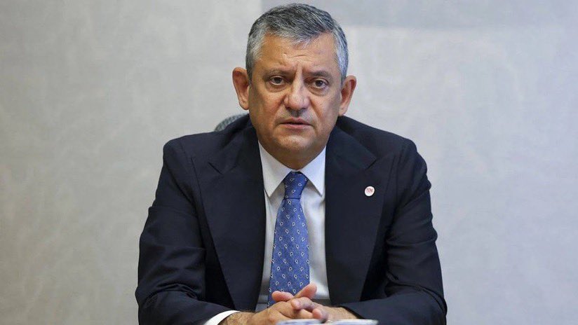 Pardonhaber's tweet photo. Özgür Özel: 

Sürece toplumsal katkıyı sağlayacak olan da Öcalan'ın yeni konutuna kavuşmasından ziyade Demirtaş'ın evine kavuşmasıdır. https://t.co/K8dDo4GSKJ