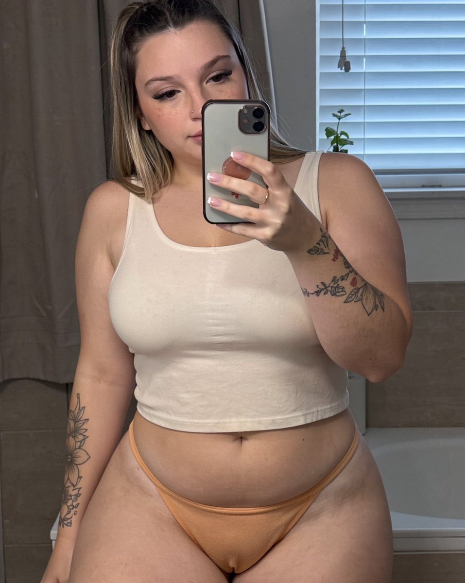 bellaberryx's tweet photo. Thick but you love it https://t.co/5Fn0QnBseG
