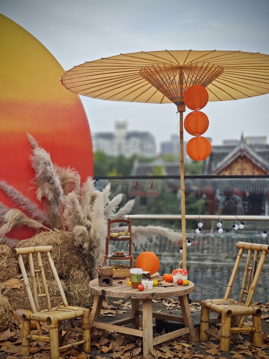 JosefaReisbyuc's tweet photo. [Fall festival vibes  Caramel apples, laughter with loved ones, and that crisp autumn air—perfect Sunday treat!]， https://t.co/qHsI1yiHxf