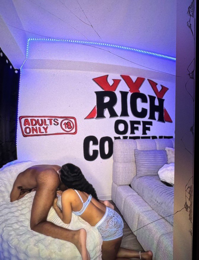atdetective's tweet photo. @Chester2112_ Keep ya money it’s @LuhBratBrat she gotta be exposed no hiding on here! https://t.co/Qr77DTmfoo