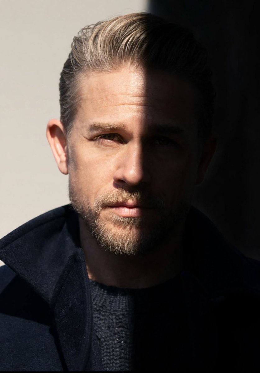 DailyHunnamUK's tweet photo. Charlie Hunnam For Man About Town Magazine 🔥 https://t.co/crwj0kLieR