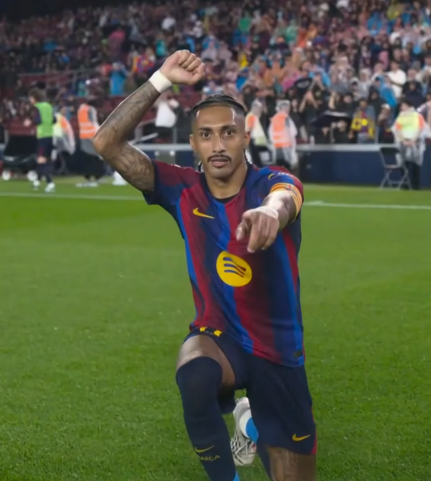 JotzarT's tweet photo. HAT-TRICK DE RAPHINHA!!!  '69⚽️⚽️⚽️ 
#laliga #barcelona  Barcelona 5-2 Racing   #fcbarcelona https://t.co/BwDZY73mDJ