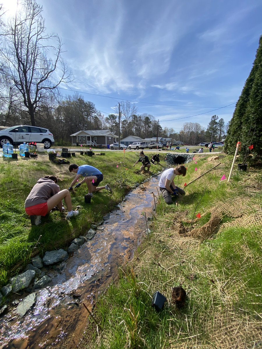 ToHGovSW's tweet photo. Consider joining us for our next volunteer event: 
Bellevue Branch Invasive Species Removal
Saturday, October 3, 9am to 12pm
Odie Street, Hillsborough
See the event link for more info. 
Please register for the event through Habitat for Humanity: 
https://t.co/7rQ1cMEtUh https://t.co/kiaHzeef8G