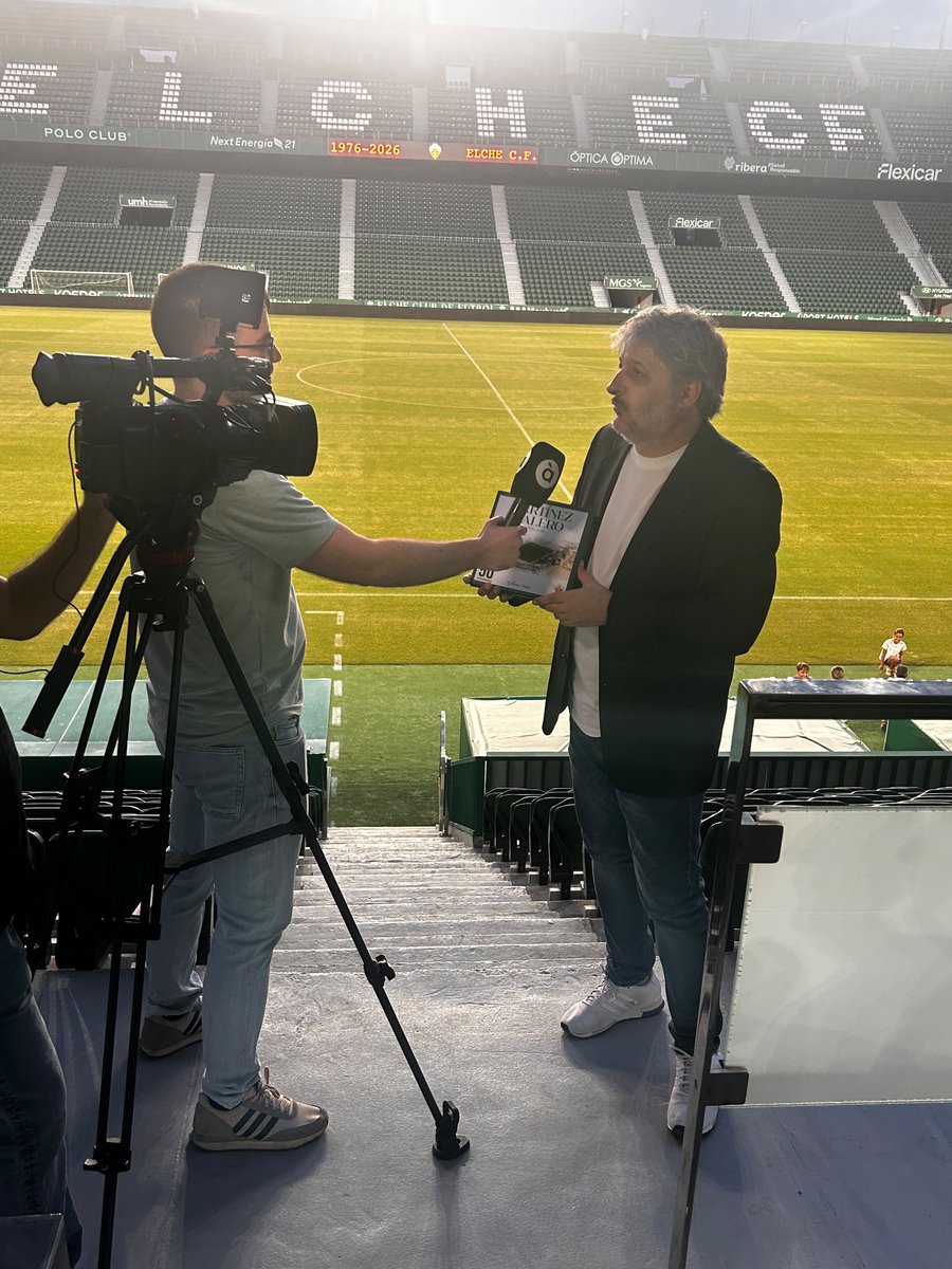 Apamies71's tweet photo. Ha sido un HONOR presentar mi segundo libro en uno de los escenarios mas maravillosos del fútbol español.
Eternamente agradecido al @elchecf por abrirme las puertas de su casa y por contar con excelentes profesionales que hacen grande al club a diario con su trabajo.
GRACIAS 💚💚 https://t.co/tk5OE7DenV