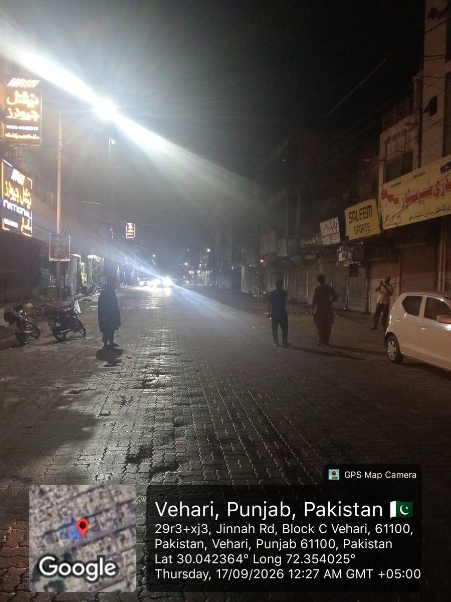 WASAVehari's tweet photo. ایم ڈی واسا وہاڑی چوہدری اکرام اللہ کی بروقت کارروائی 💧

رات کے وقت بارش کے بعد شہر میں نکاسیٔ آب کے آپریشن کی خود نگرانی کی۔ جناح روڈ پر ستارہ کلاتھ ہاؤس کے قریب کھڑے بارش کے پانی کو فوری کارروائی کرتے ہوئے نکلوایا گیا۔

#WASAVehari #صاف_شہر_محفوظ_شہری #PehleHifazatPhirKaam https://t.co/pBodilCBqm