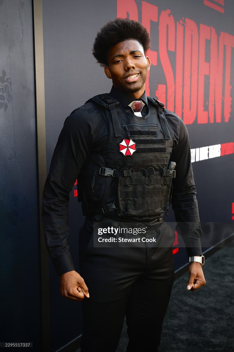 kingvader's tweet photo. At the world premiere of @ResidentEvil https://t.co/WdHj5UbmBZ