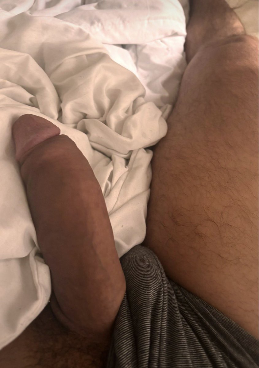 hungandgamer's tweet photo. Let me put it hard inside you, imagine being stretched to the limit by my fatt dick https://t.co/VqTB4HgUi2