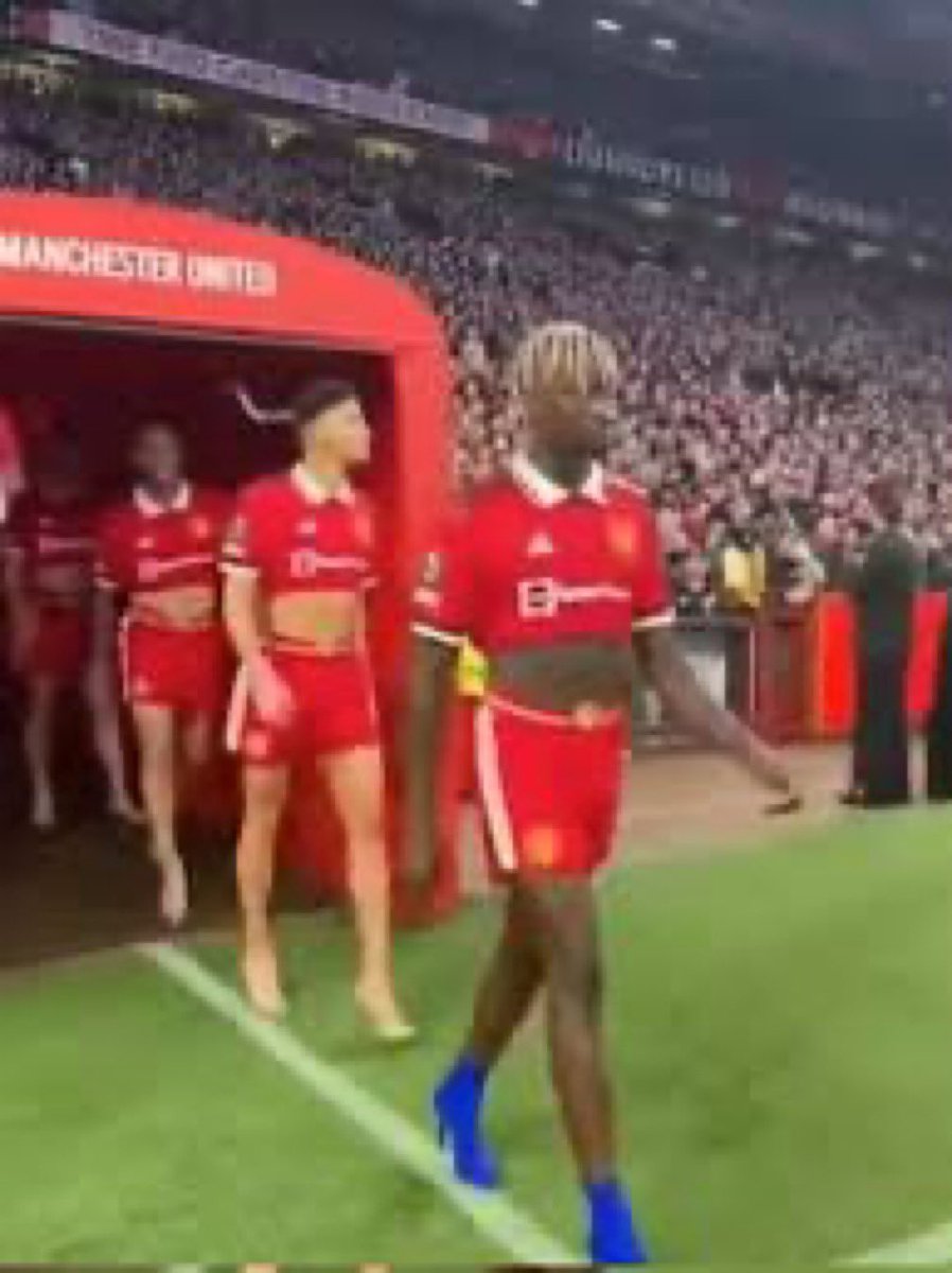 Alex05390959's tweet photo. @UTDTrey Old trafford con turn to hotel 😹 https://t.co/wKSIK107Sm
