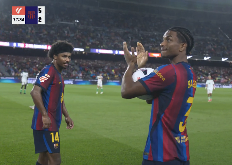 TouchlineX's tweet photo. 📸 - Camp Nou was chanting 'BALDE! BALDE! BALDE!' and he thanked them for it! https://t.co/u5tWTQ55B2