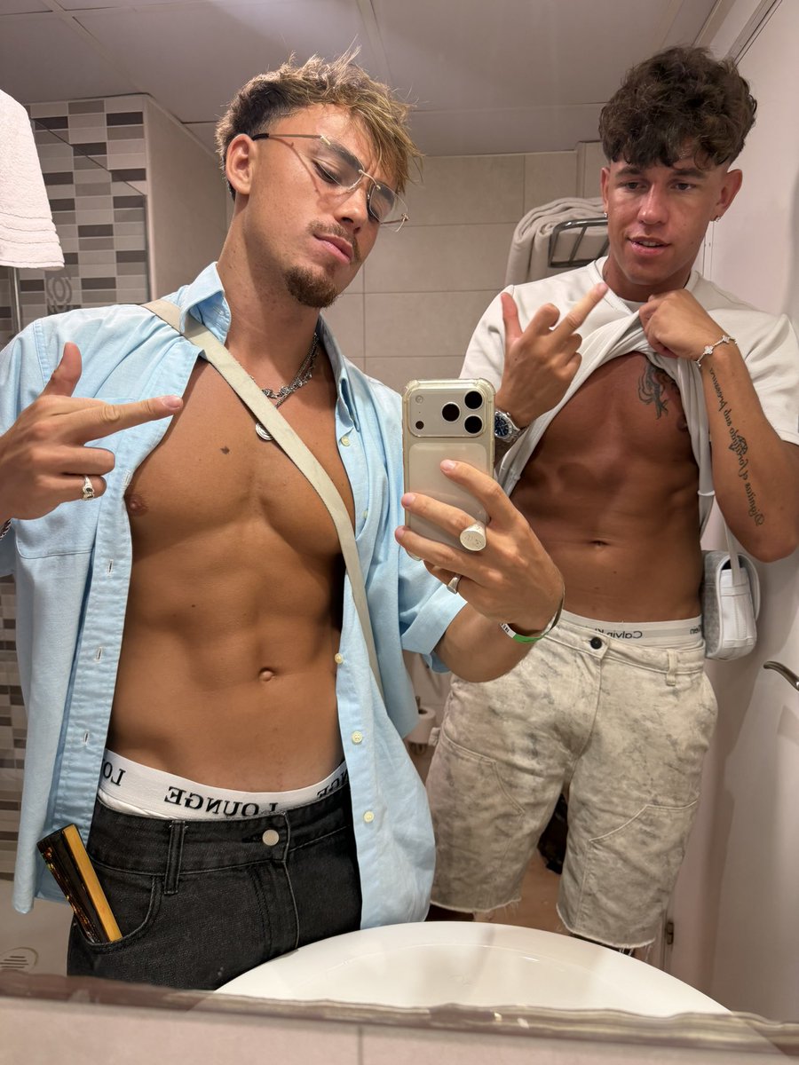 masterchad17's tweet photo. Who’s funding our night out then?? @bigfhungox https://t.co/Q9EiUZmIAD