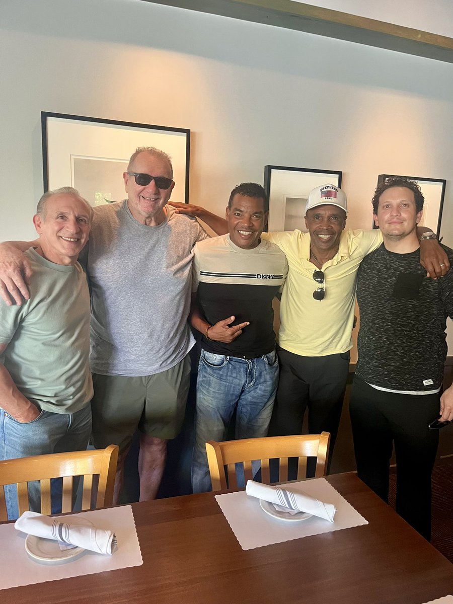 realboomboom's tweet photo. Lunch with some good old friends! Youngstown's own Ed O'Neill and a guy who could fight a little bit, the one and only Sugar man, @SugarRayLeonard, with our sons, @RayLeonardJr and my baby Leo Mancini !!! 🥊🥊🥊 https://t.co/qPuwRRJj3u