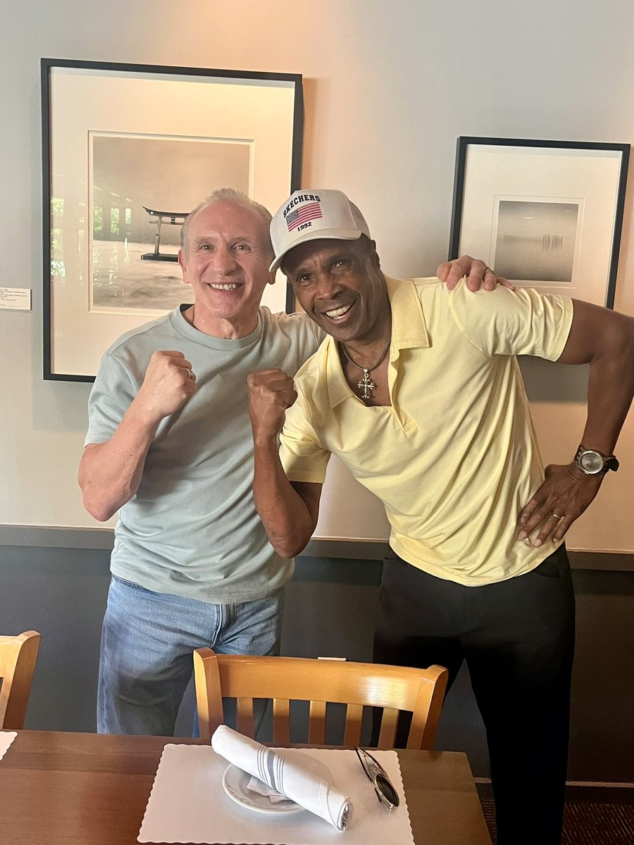 realboomboom's tweet photo. Lunch with some good old friends! Youngstown's own Ed O'Neill and a guy who could fight a little bit, the one and only Sugar man, @SugarRayLeonard, with our sons, @RayLeonardJr and my baby Leo Mancini !!! 🥊🥊🥊 https://t.co/qPuwRRJj3u