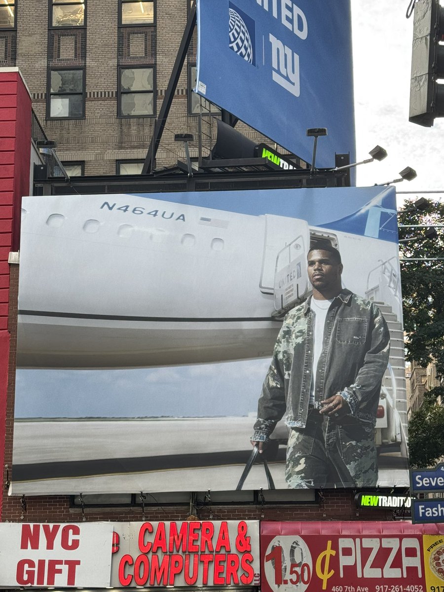 jayceepxrez's tweet photo. Right on 34th street I’m shaking https://t.co/a4ZHYyD8L3
