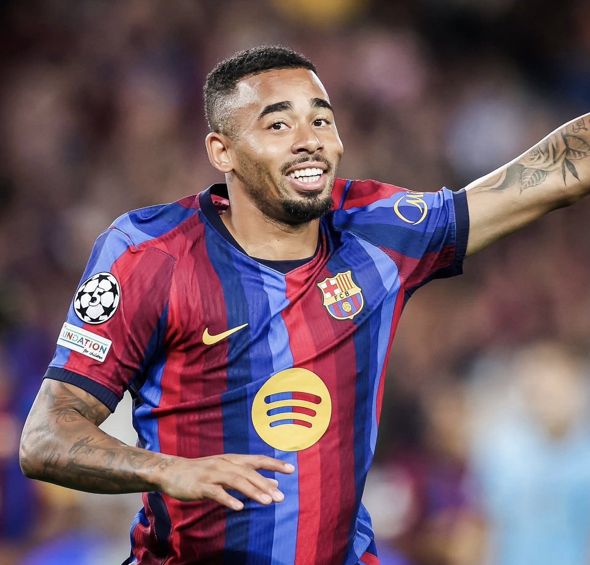 lautarodeIcampo's tweet photo. Gabriel Jesús necesitó 2 minutos en cancha para hacer su primer gol en Champions.

Gabriel Jesús necesitó 10 minutos en cancha para hacer su primer gol en Liga Española.

Fueron 10 millones, otros gastan 140. https://t.co/qxv5IfjNm3