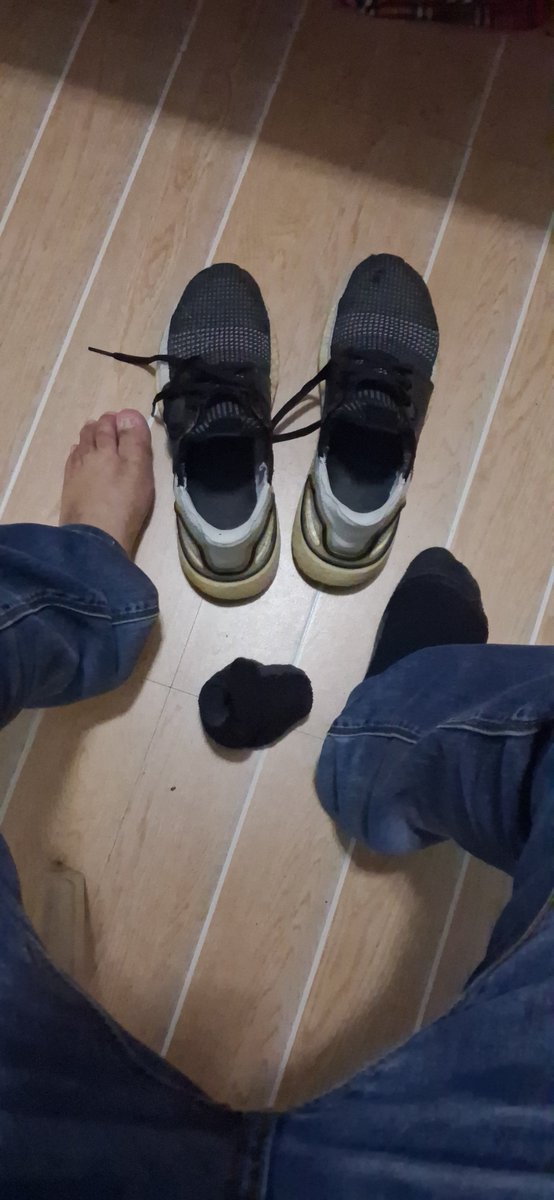 pinoinaughtyboi's tweet photo. 07/03 Naging biglaang driver pa nga, langhapin ang masarap na amoy ng #usedsocks #usedsweatysocks #usedShoes #sweatyShoes worship my #sweatyFeet #tiredPinoyFeet #SweatyAsianFeet #TiredAsianFeet #PinoyFeet #AsianFeet ko #alterBaguio #AlterPH #AlterPinas. Ubusin mo amoy nito. https://t.co/VkuPxbKdSD