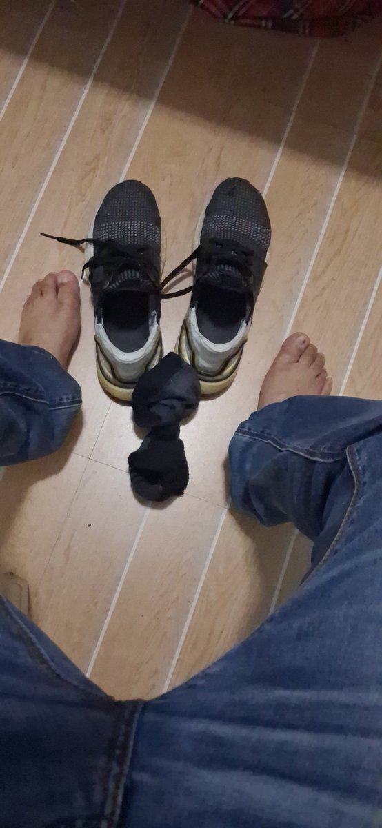 pinoinaughtyboi's tweet photo. 07/03 Naging biglaang driver pa nga, langhapin ang masarap na amoy ng #usedsocks #usedsweatysocks #usedShoes #sweatyShoes worship my #sweatyFeet #tiredPinoyFeet #SweatyAsianFeet #TiredAsianFeet #PinoyFeet #AsianFeet ko #alterBaguio #AlterPH #AlterPinas. Ubusin mo amoy nito. https://t.co/VkuPxbKdSD